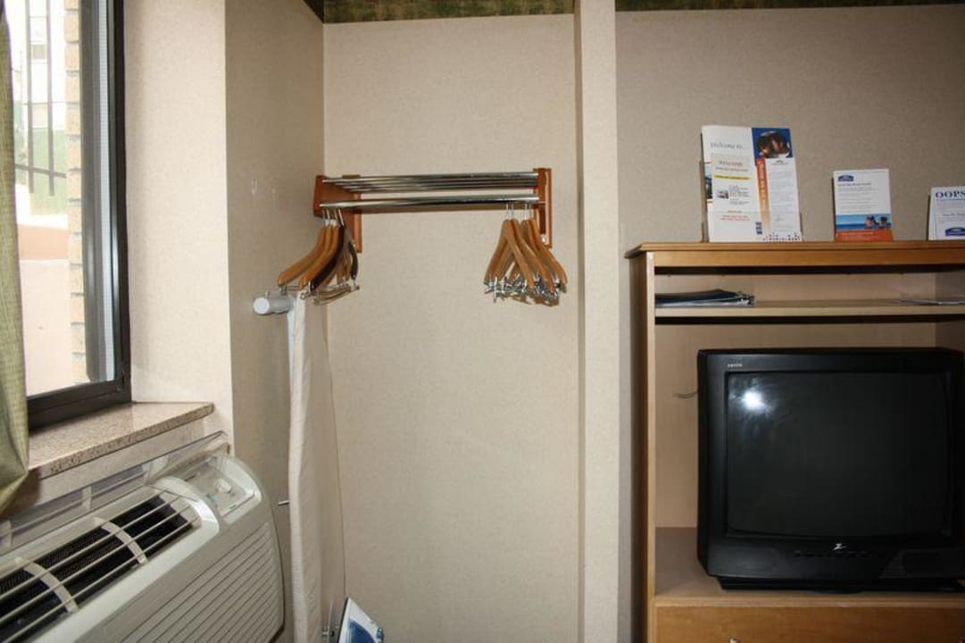 Fernseher Hotel Howard Johnson Express Inn Queens