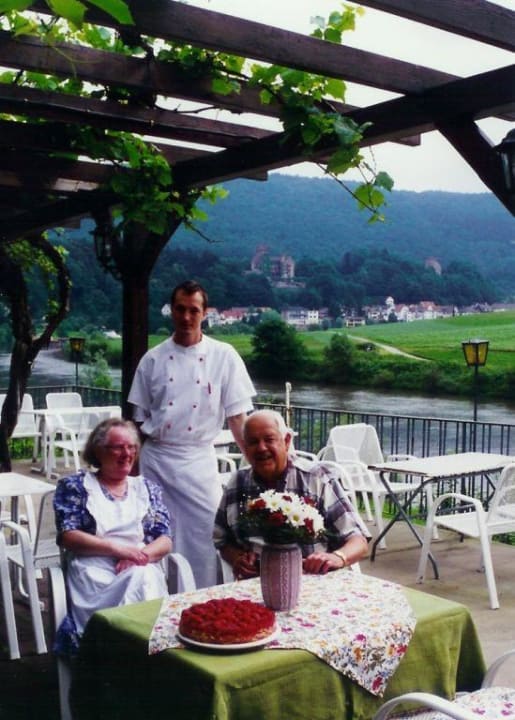 Terrasse mit Blick auf 4 Burgen. Hotel Vierburgeneck Neckarsteinach
