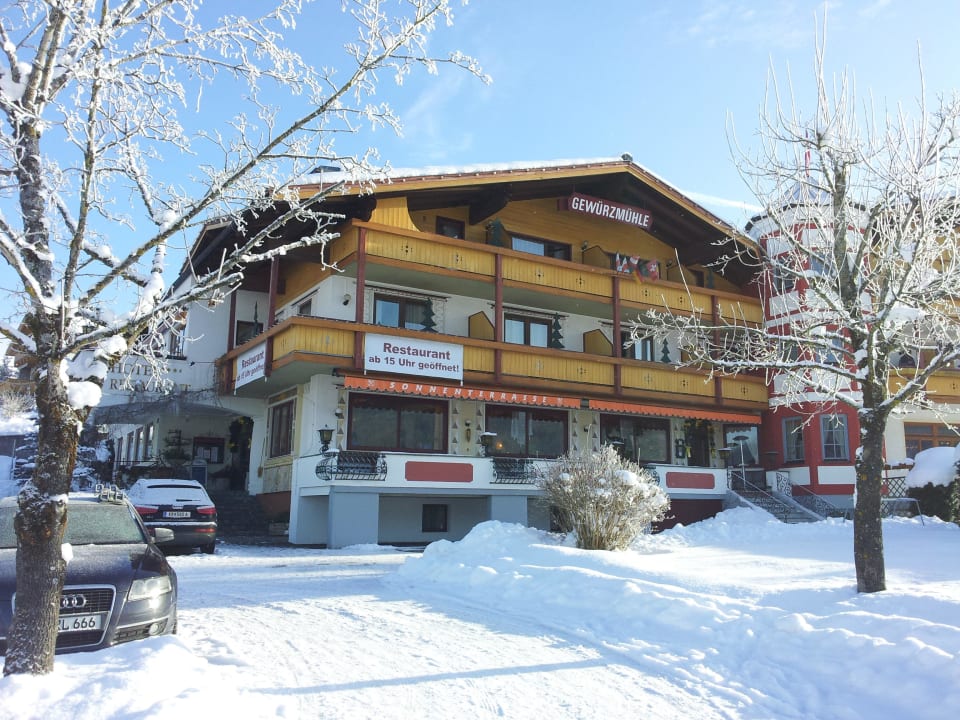 Traumhafte Ansicht bei traumhaften Wetter Hotel Gewürzmühle
