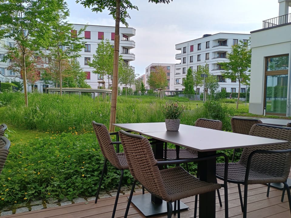Gartenanlage Qube Hotel Bahnstadt