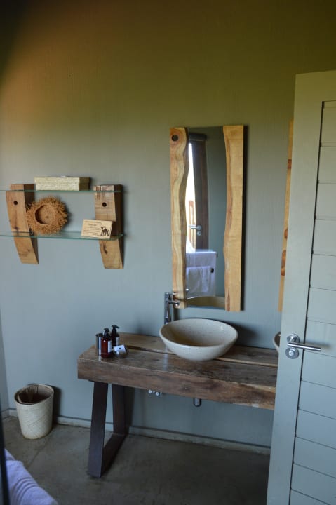 Nassbereich Rhino Ridge Safari Lodge