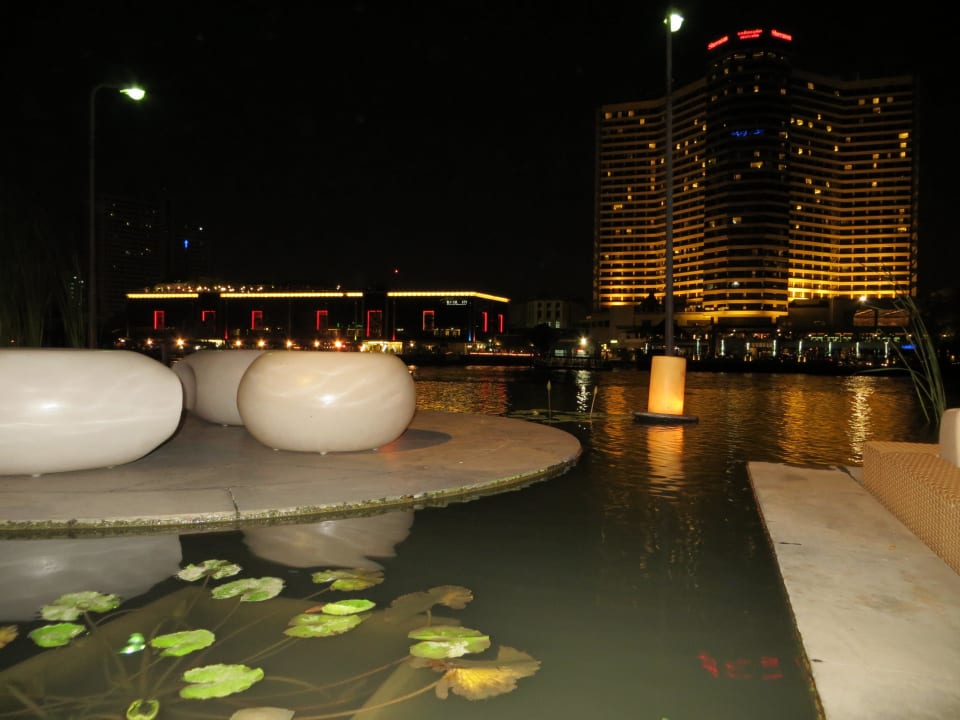 Abendstimmung beim Candle Light Dinner Millennium Hilton Bangkok
