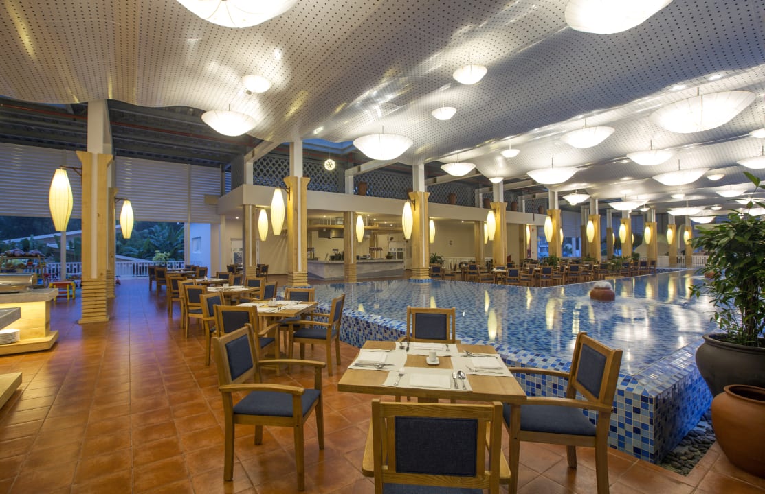 Gastro Sandy Beach Non Nuoc Resort