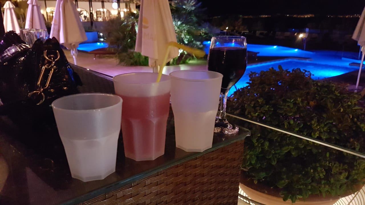 Becher abends TUI BLUE Oceanis Beach and Spa Resort