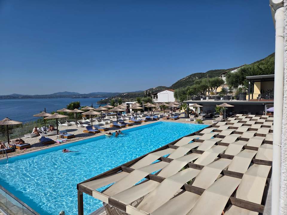 Pool Hotel Pantokrator