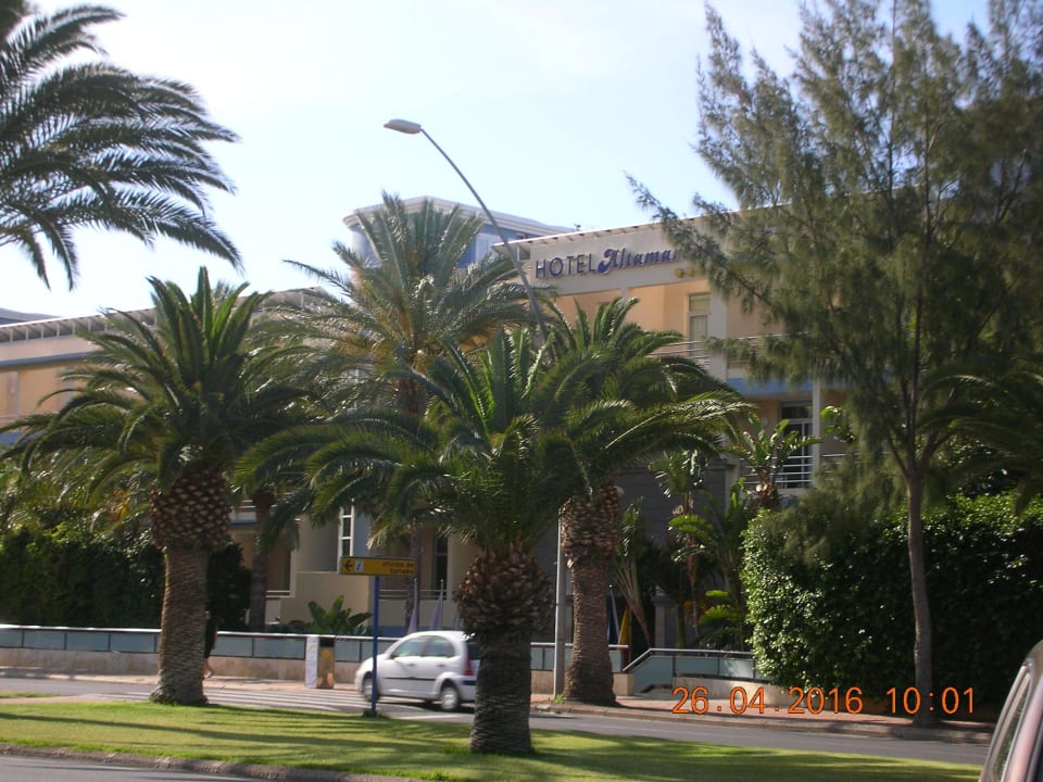 Eingang zum Hotel von der Straße IFA Altamarena by Lopesan Hotels