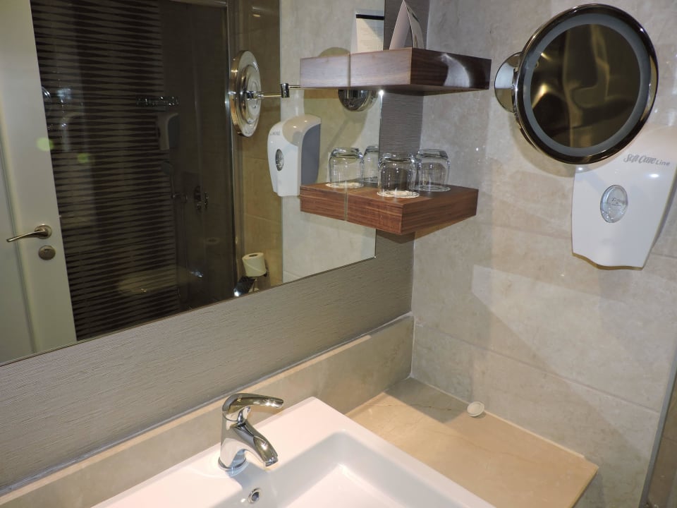 Bad Well Palace Side