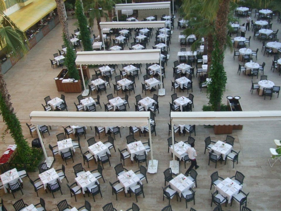 Blick auf das Restaurant außen Botanik Hotel & Resort