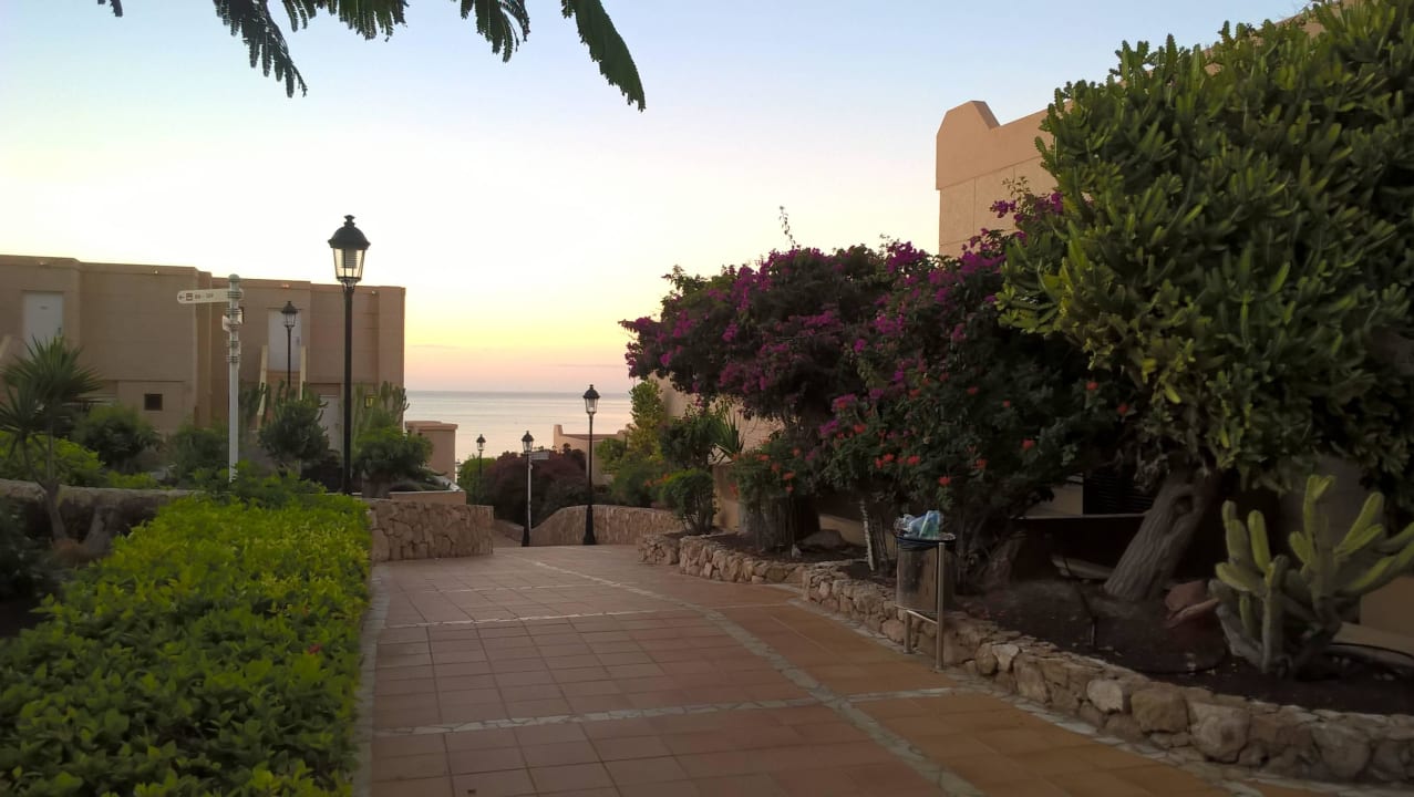 Gang Richtung Strand SBH Hotel Taro Beach