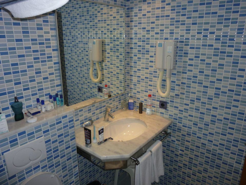 Das helle, saubere Bad Hotel Playa Golf