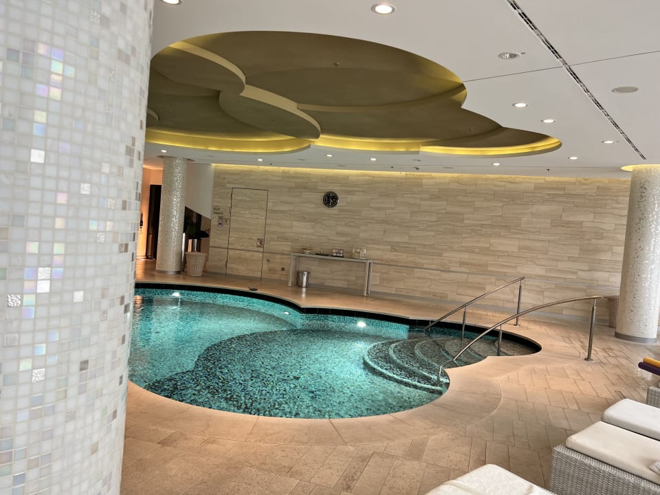 Pool Waldorf Astoria Berlin