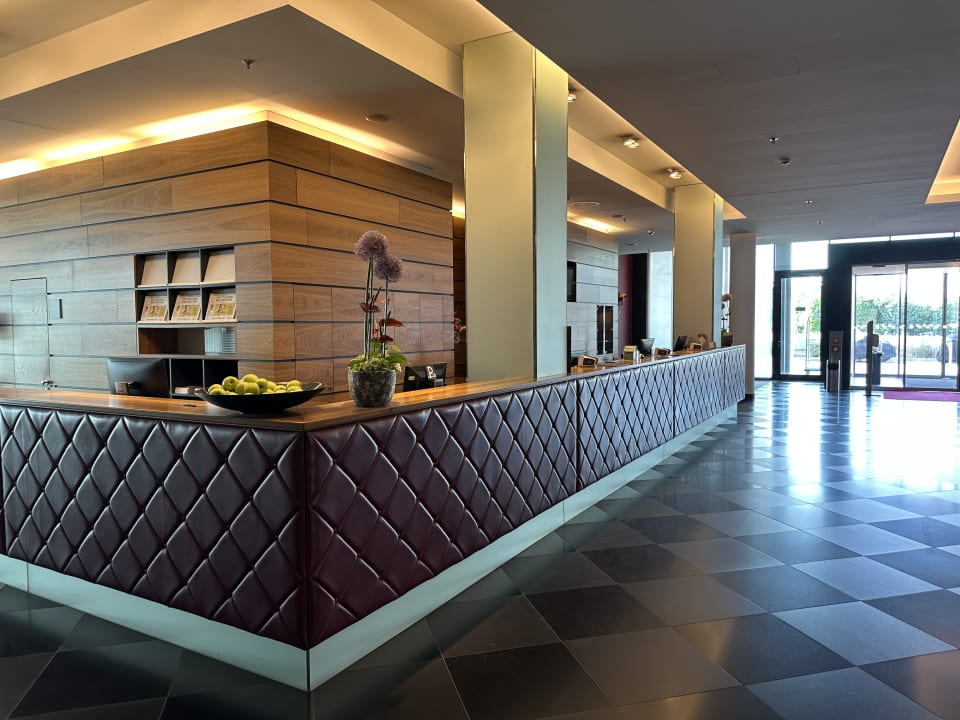 Lobby Mövenpick Hotel Stuttgart Airport