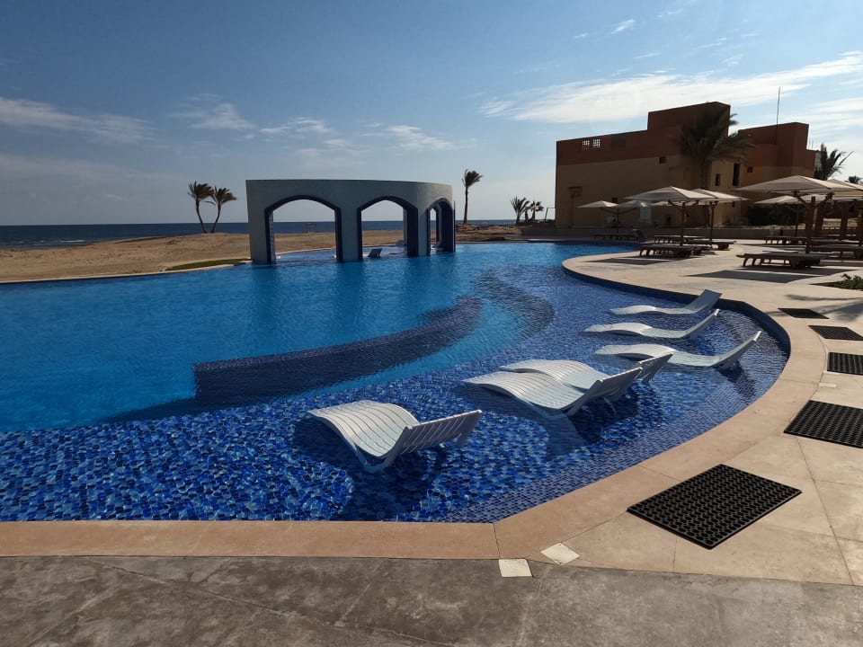 Pool Malikia Resort Abu Dabbab