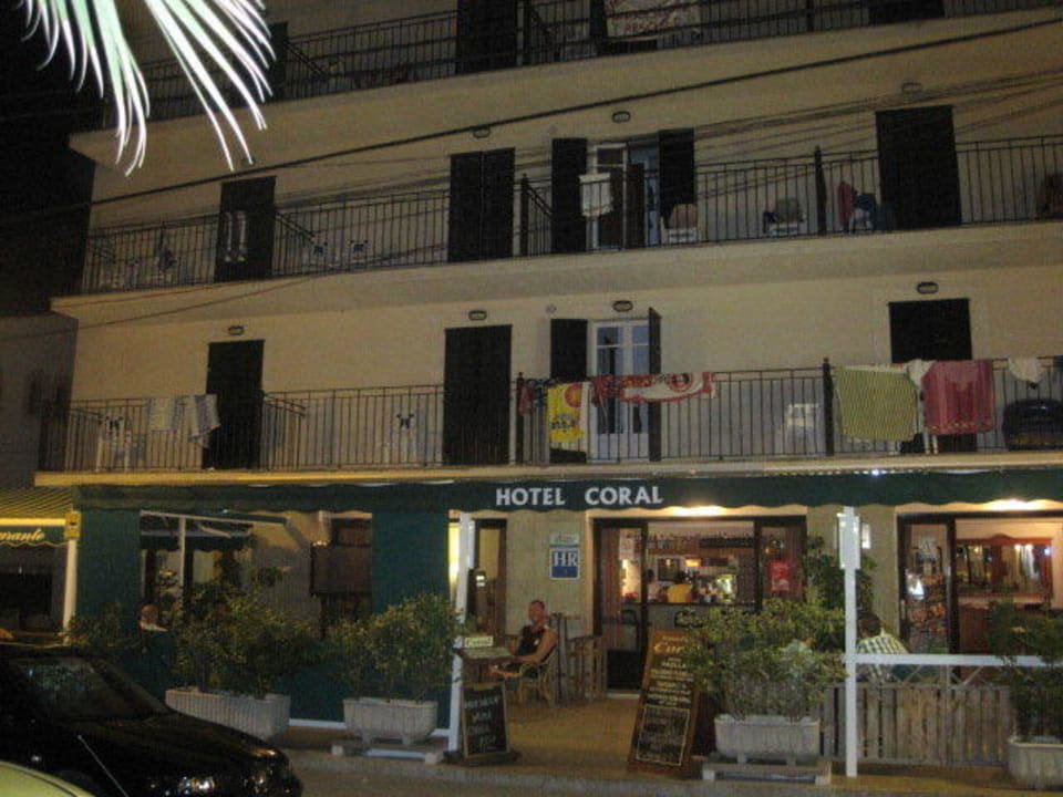 Hoteleingang Coral