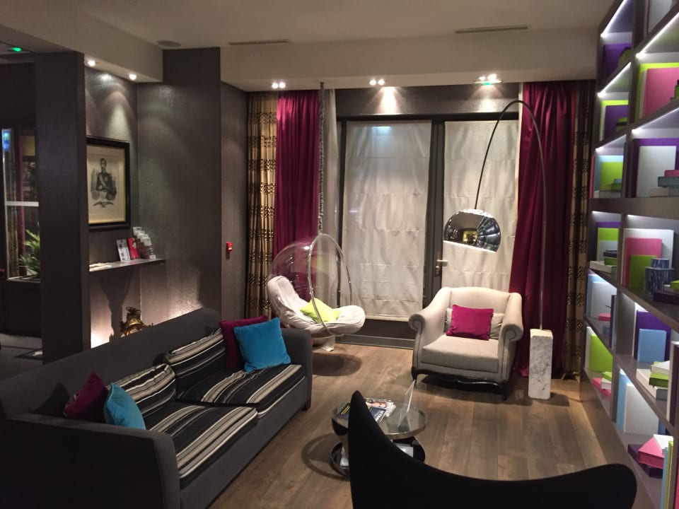 Lobby Hotel Le Petit Paris