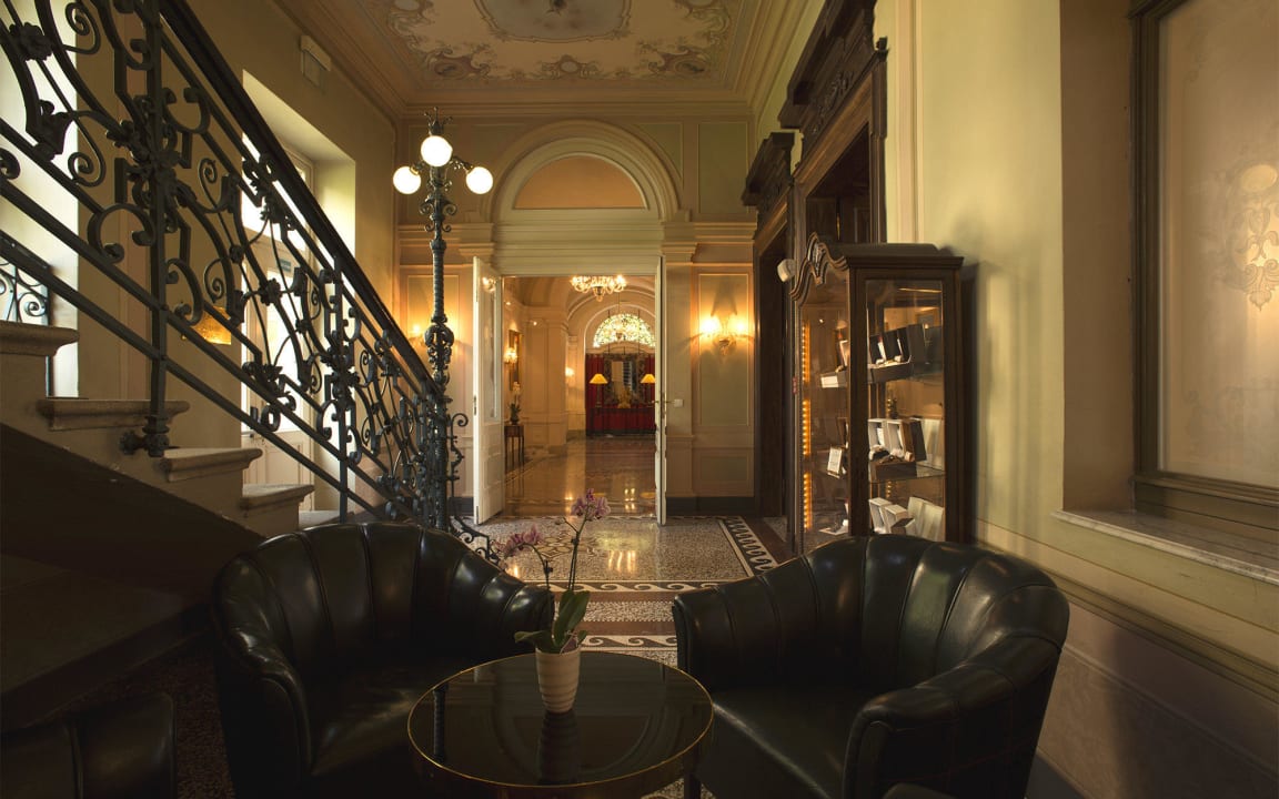  Stairs Le Palais Art Hotel