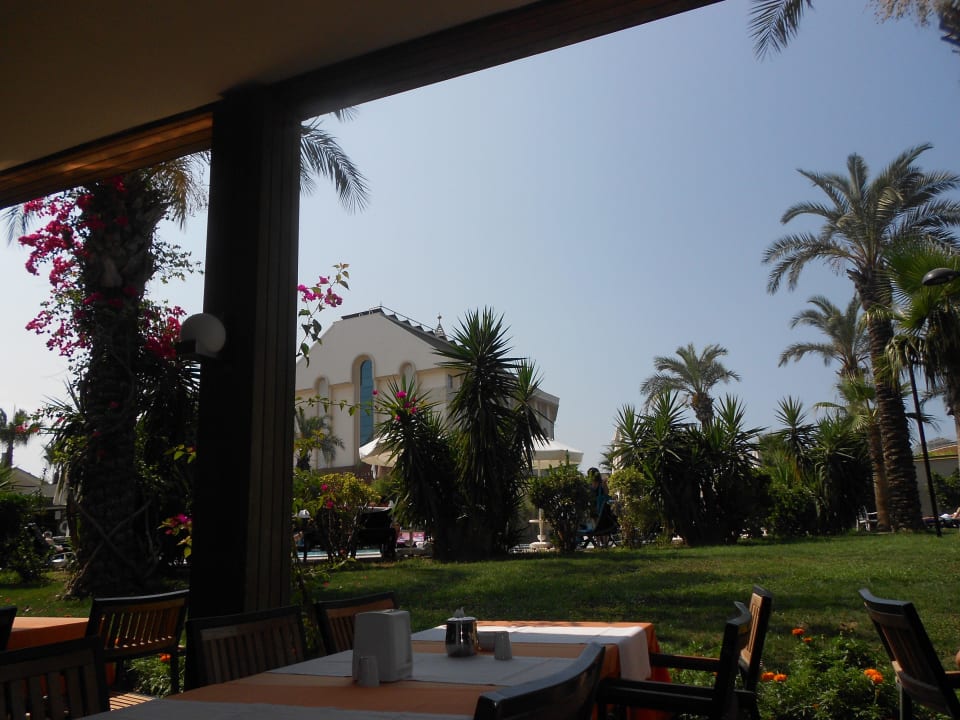 Das Resturant draußen. Fanden wir schön Calimera Hane Garden