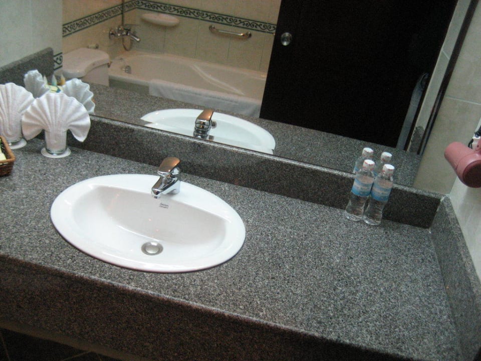 Waschbecken im Bad Hotel Mithrin