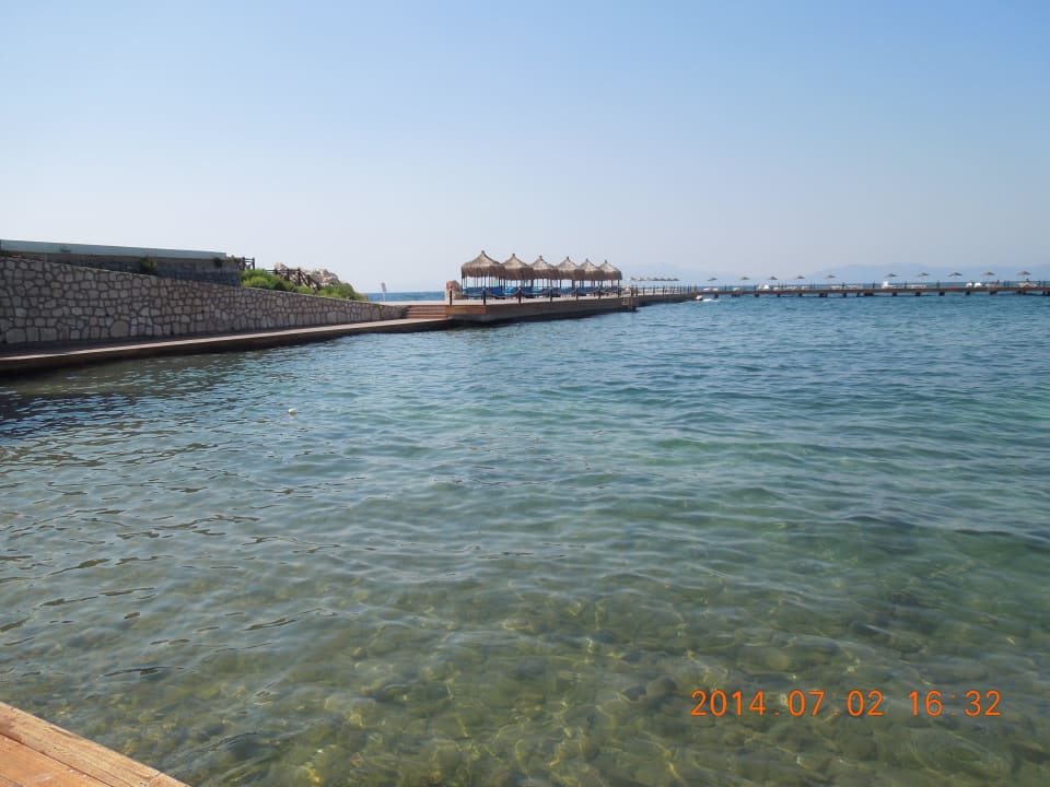 Beach Le Bleu Hotel & Resort