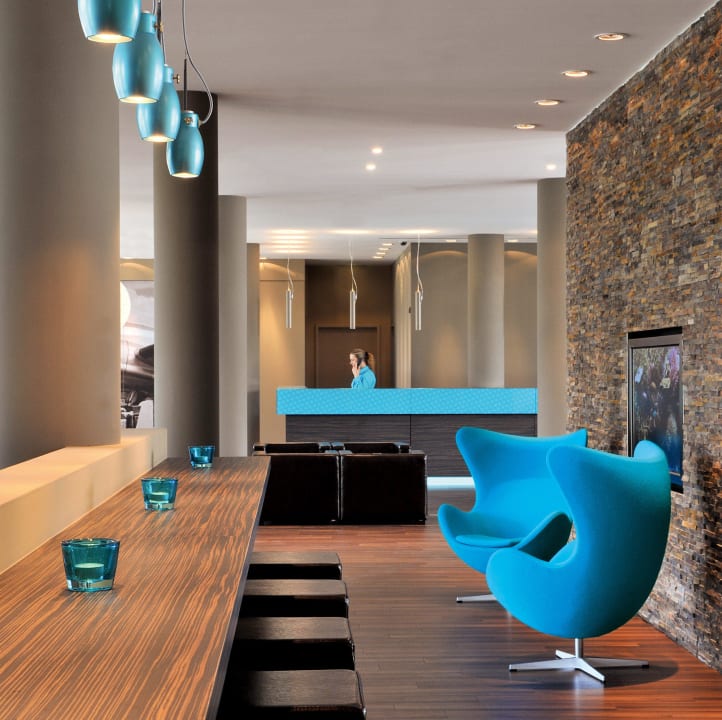 Motel One Lounge  Motel One Hamburg Airport