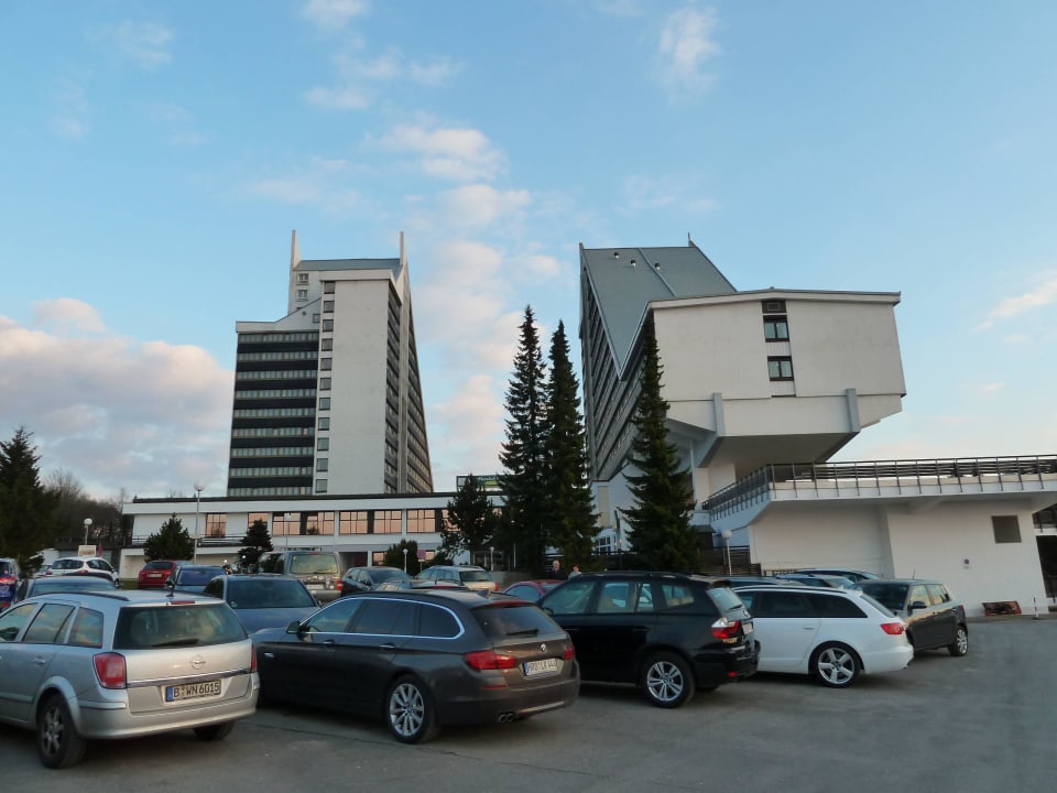 Blick vom Parkplatz AHORN Panorama Hotel Oberhof