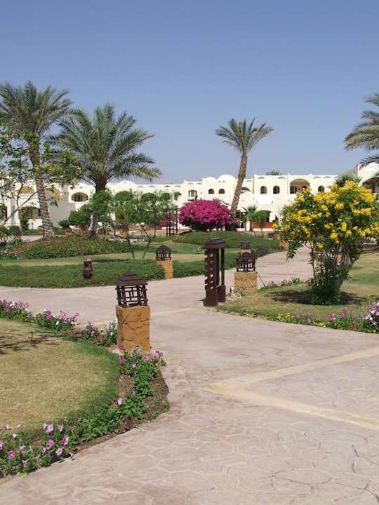 Hotel grounds Regency Plaza Aqua Park & Spa