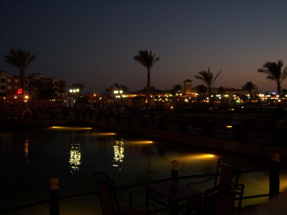 Hotel bei Nacht Pickalbatros Dana Beach Resort - Hurghada