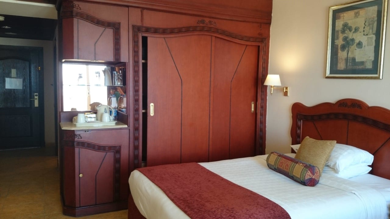 Schrank Palm Royale Resort - Soma Bay