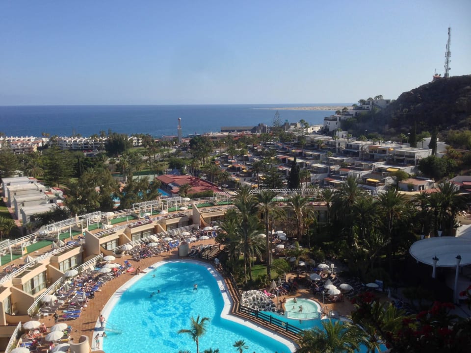 Poolanlage vorm Zimmer Gloria Palace San Agustin Thalasso & Hotel