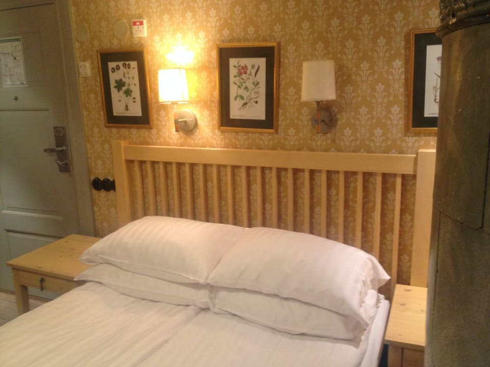 Bequemes Bett und überall schöne Bilder Best Western Hotel Royal