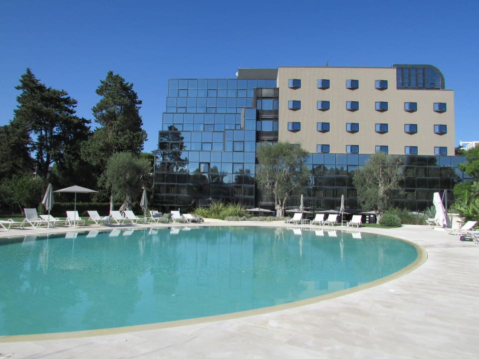 Schöner Hotelpool Mercure Villa Romanazzi Carducci Bari