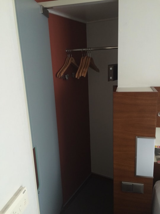 Garderobe Avani Frankfurt City