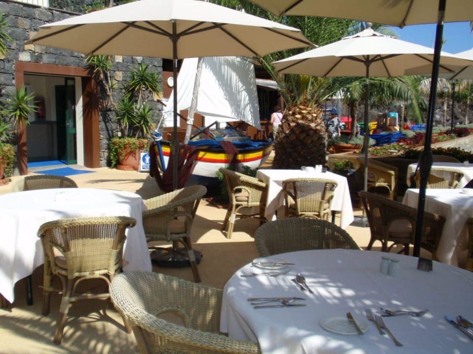 Przy basenie Hotel The Cliff Bay (PortoBay)