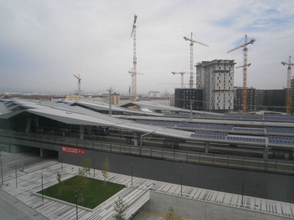 Vom 9. Stock nach links Leonardo Hotel Vienna Hauptbahnhof