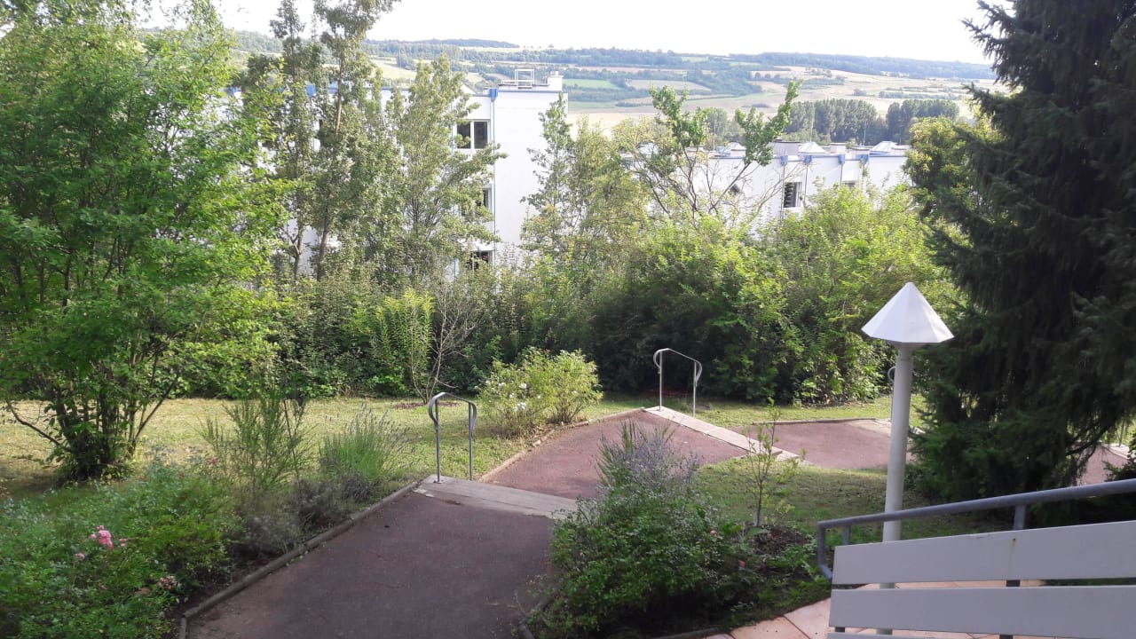 Etwas grün ist auch ums Hotel Vitalhotel König am Park