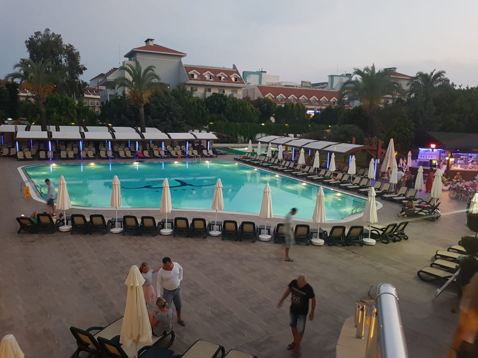 Pool Side Breeze Hotel