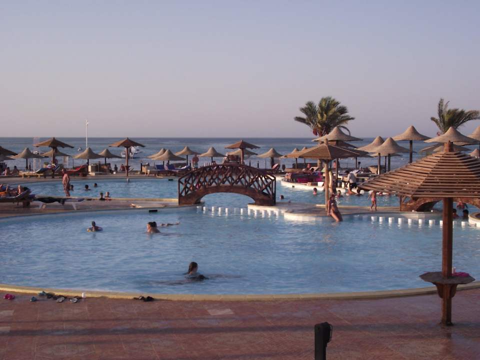 Basen na plaży Riviera Aqua Park Resort