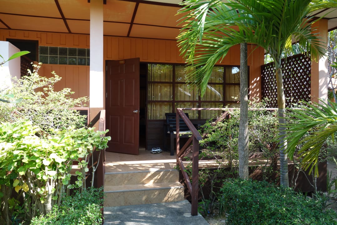 Bungalow von aussen Pinnacle Samui Resort