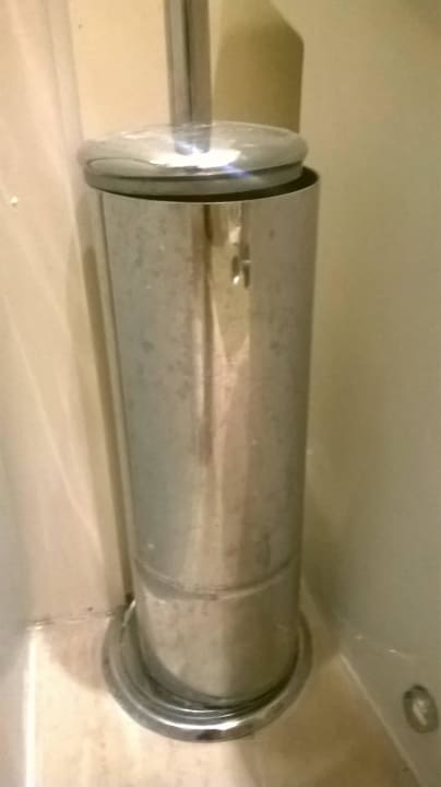 Reinigung im Badezimmer Hotel Lido