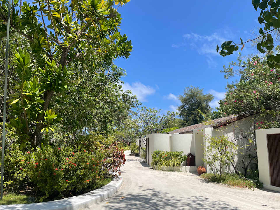 Gartenanlage Centara Ras Fushi Resort & Spa Maldives
