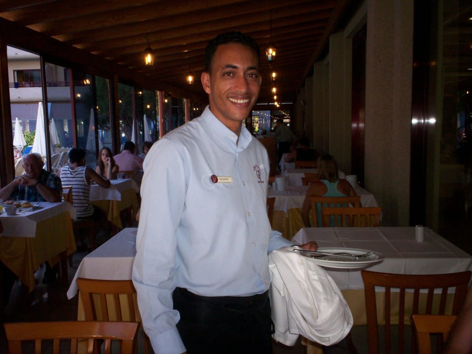 Ein sehr freundlicher Kellner GF FANABE