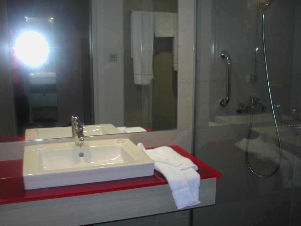 Spiegel mit Blitz Park Inn by Radisson Linz