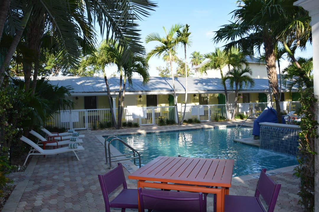 Pool Hotel Almond Tree Inn