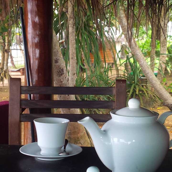 Poranna kawa Galawatta Beach Cabanas