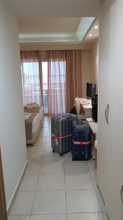 Zimmer Grand Blue Beach Hotel