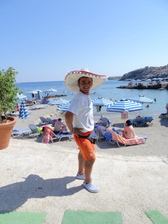 Nikos der Motivator vom Hotelstrand Hotel Kalithea Mare Palace