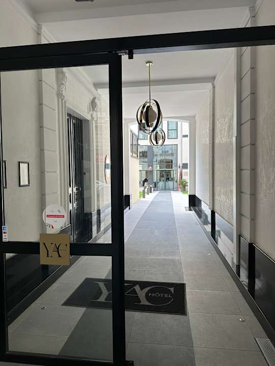 Lobby Hotel Yac Paris Clichy, a member of Radisson Individuals