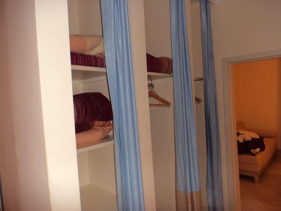 Schrank Club Resort Atlantis