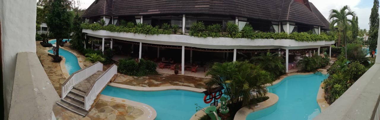 Pool Hotel Traveller's Club