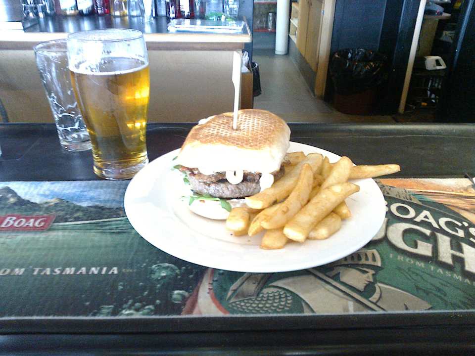 Waratah - burger The Waratah Hotel